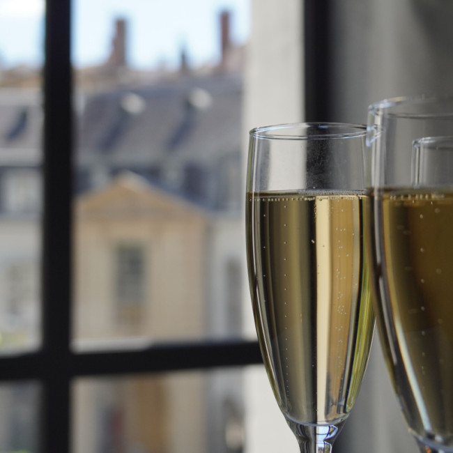 Photo de coupes de champagne. Comment conserver le champagne une fois ouvert ?
