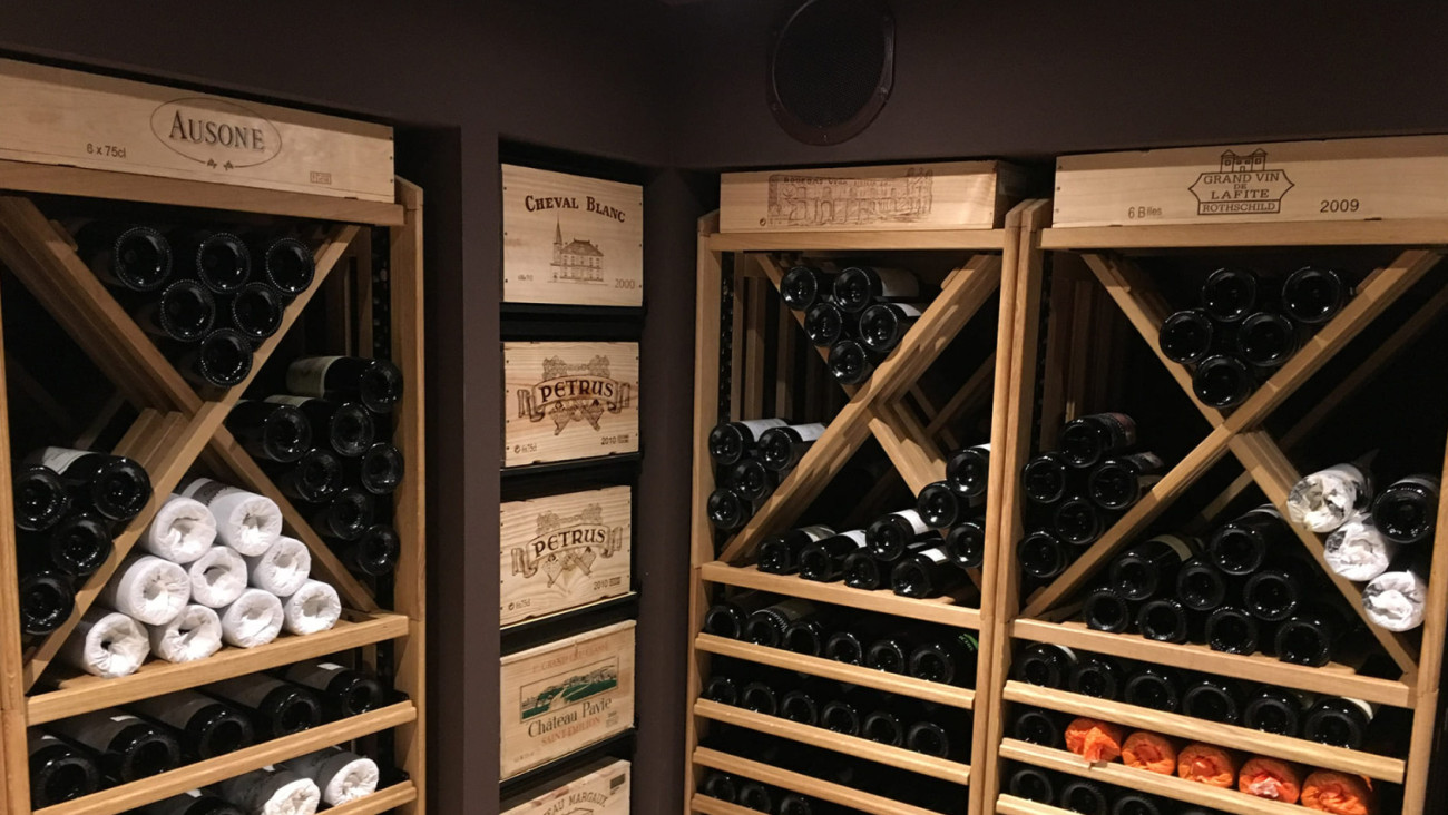 Quel est le potentiel de vieillissement des vins tanniques ? Photo de rangement vin modulable en bois EuroCave.