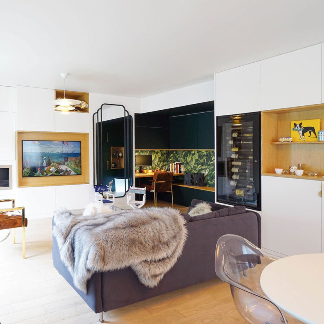 Cave à vin EuroCave intégrée dans un meuble créé sur mesure lors d'une rénovation d'appartement à Paris par Bardin Architecte