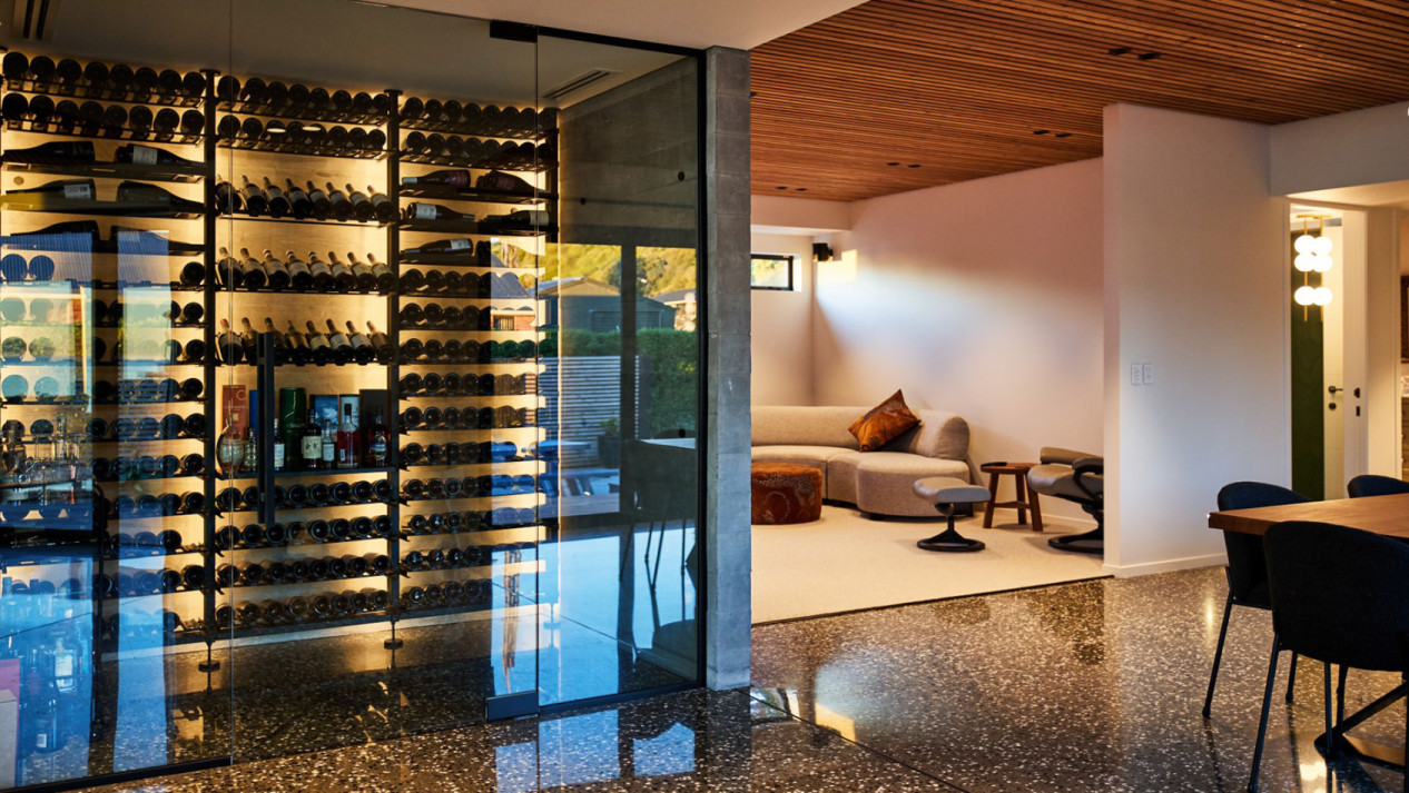 Vitrine à vin climatisée dans le salon. Créer un espace dégustation et donnez du caractère à la décoration intérieure de votre maison. Découvrez nos plus belles installations.