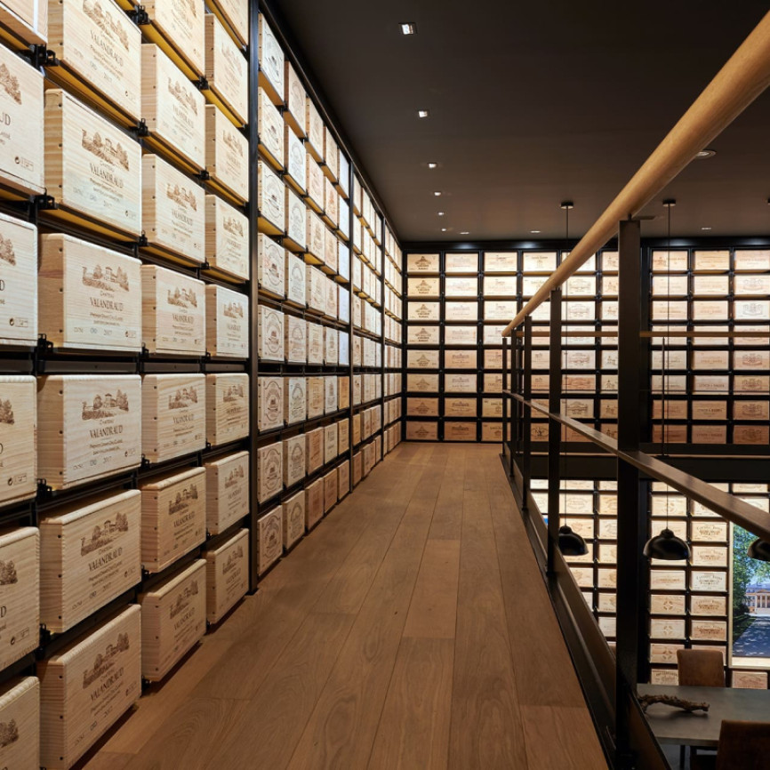 Impressionnante cave à vin avec des rangements qui s'assemblent entre eux - Racks vin coulissants pour concevoir la parfaite pièce à vin - Modulorack EuroCave